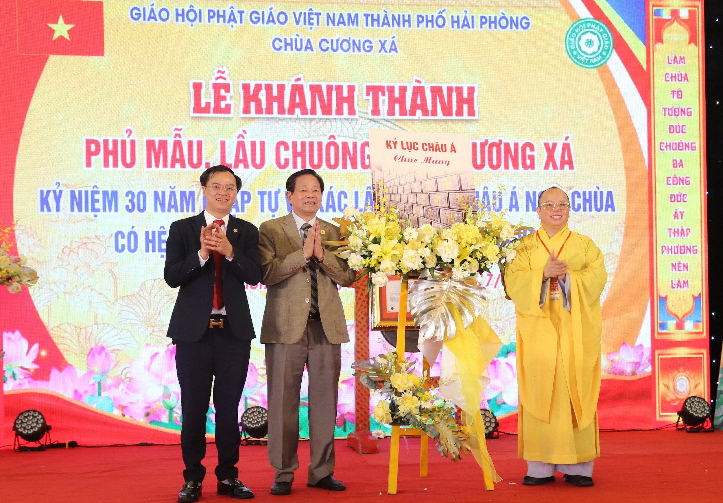 2atang-hoa-chuc-1777819551.jpg