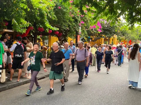 Khách quốc tế lập kỷ lục, Huế phục chế xong ngai vàng triều Nguyễn, Khánh Hòa dừng tour Bình Ba – Bình Hưng
