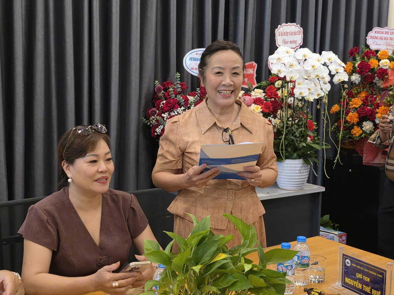 2-ba-hien-phat-bieu-1783657274 2-ba-hien-phat-bieu-1783657274.jpg