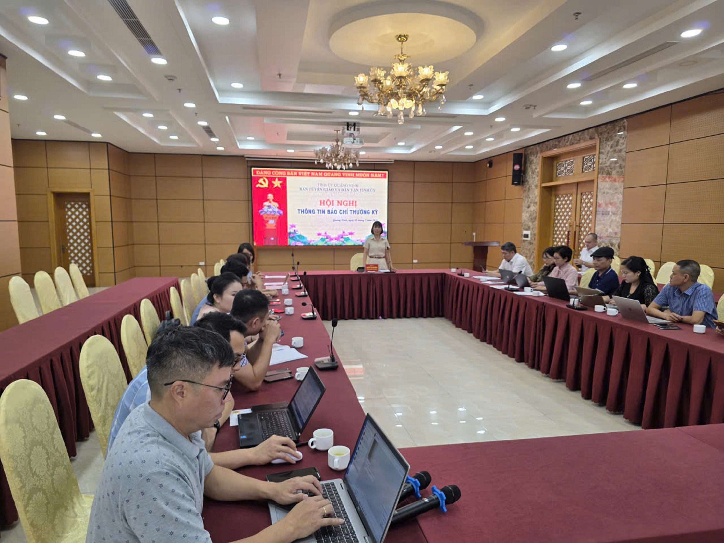 quang-canh-chung-2-1782923379 quang-canh-chung-2-1782923379.jpg