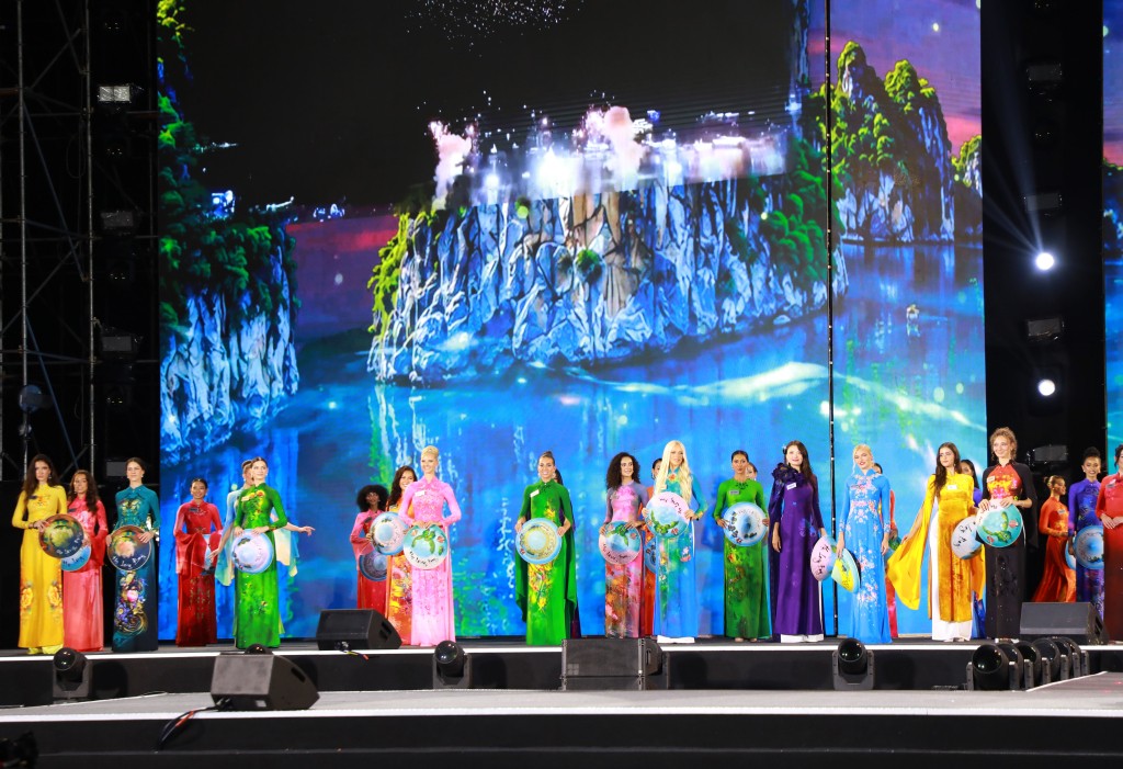 cung-voi-ao-dai-la-ao-ngan-1786628425 cung-voi-ao-dai-la-ao-ngan-1786628425.jpg