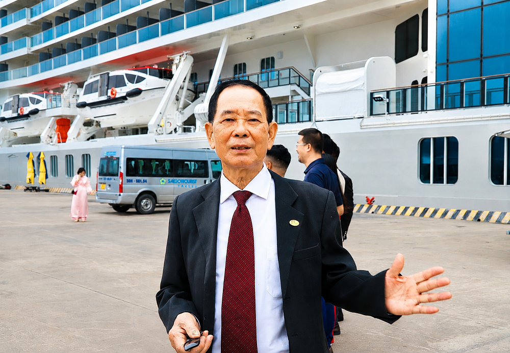 ong-hue-o-cang-ha-long-2-1787743612 ong-hue-o-cang-ha-long-2-1787743612.png