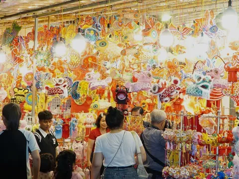 Hàng Mã khoác diện mạo mới trước thềm Trung thu