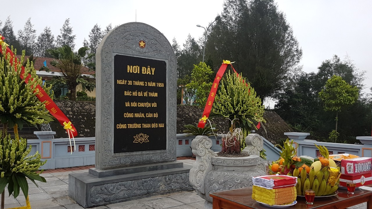 di-tich-noi-bac-ho-ve-tham-mo-than-deo-nai-ngay-3031959-1789998762 di-tich-noi-bac-ho-ve-tham-mo-than-deo-nai-ngay-3031959-1789998762.jpg