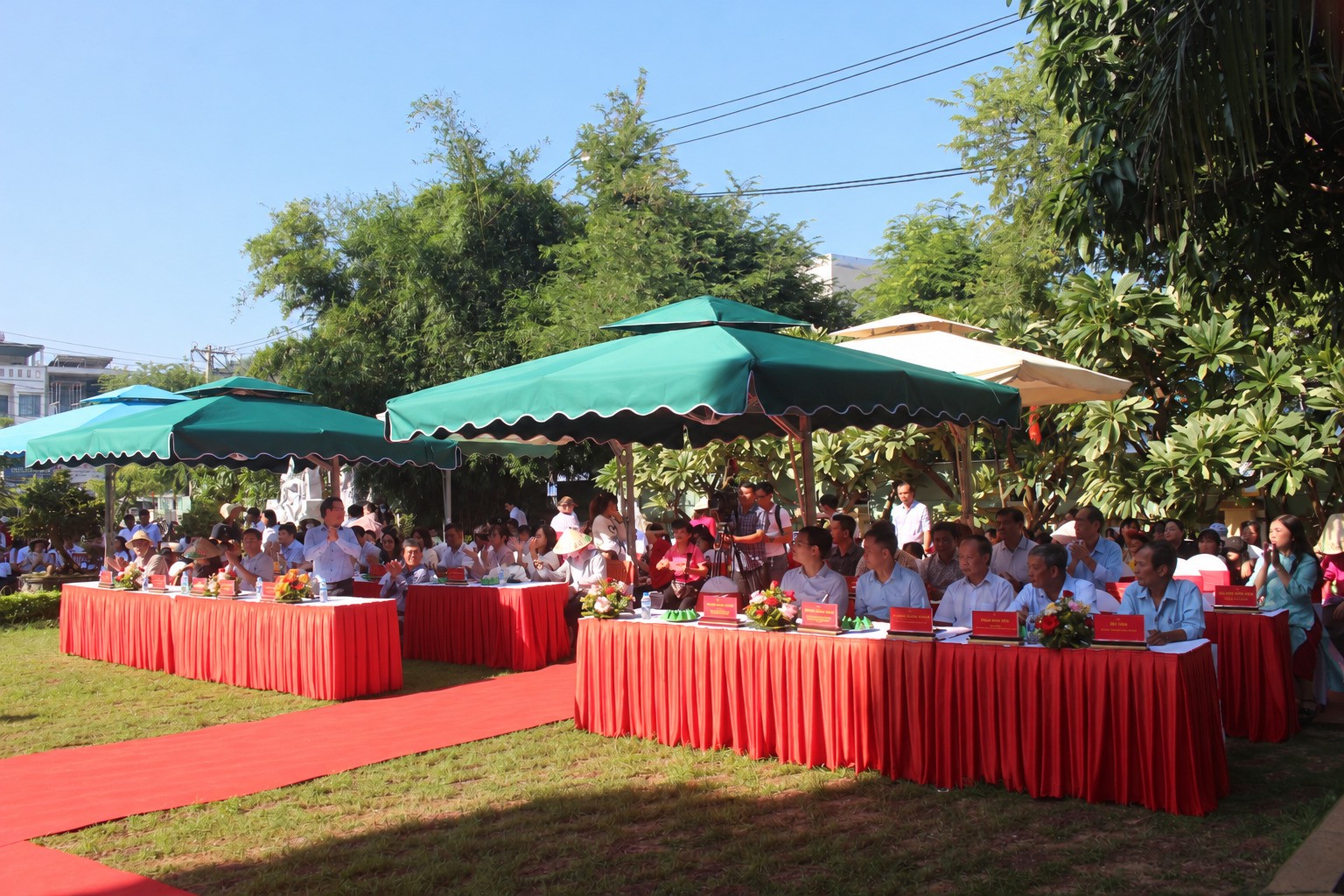 Các đại biểu tham dự chương trình.
