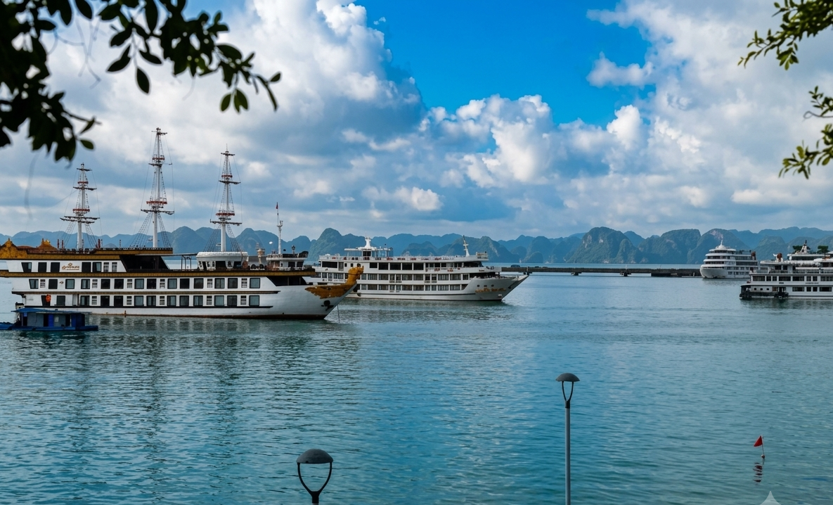 vinh-ha-long-1790866940 vinh-ha-long-1790866940.png